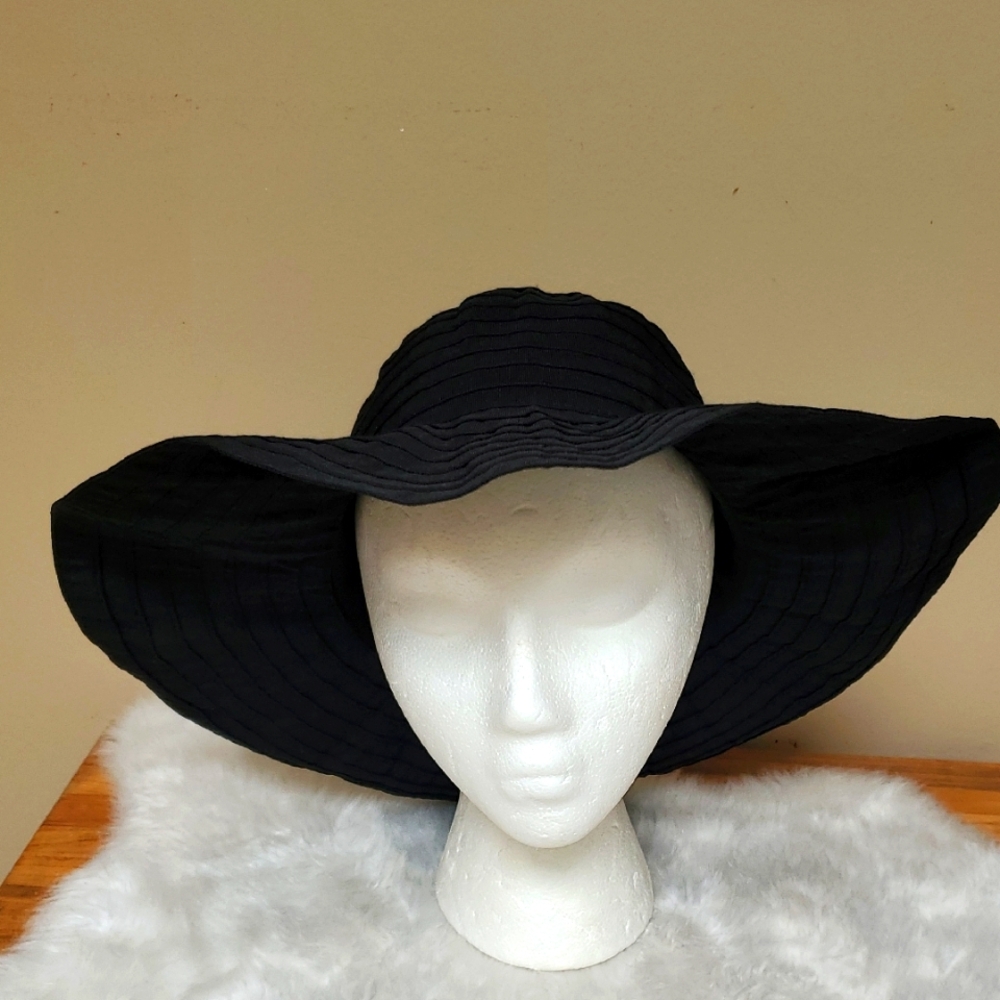 Elegant Packable Floppy Black Wide-Brimmed Hat